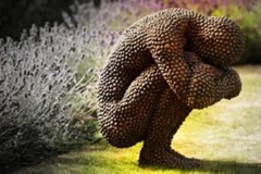 Trypophobia statue huddle